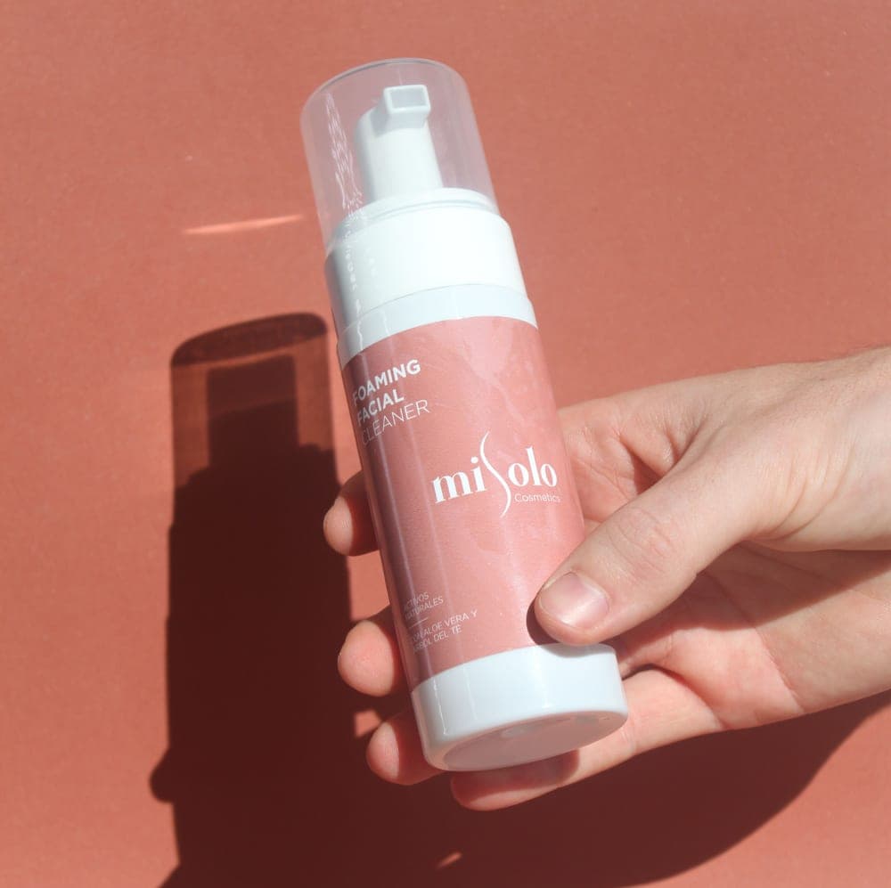A gentle facial cleanser